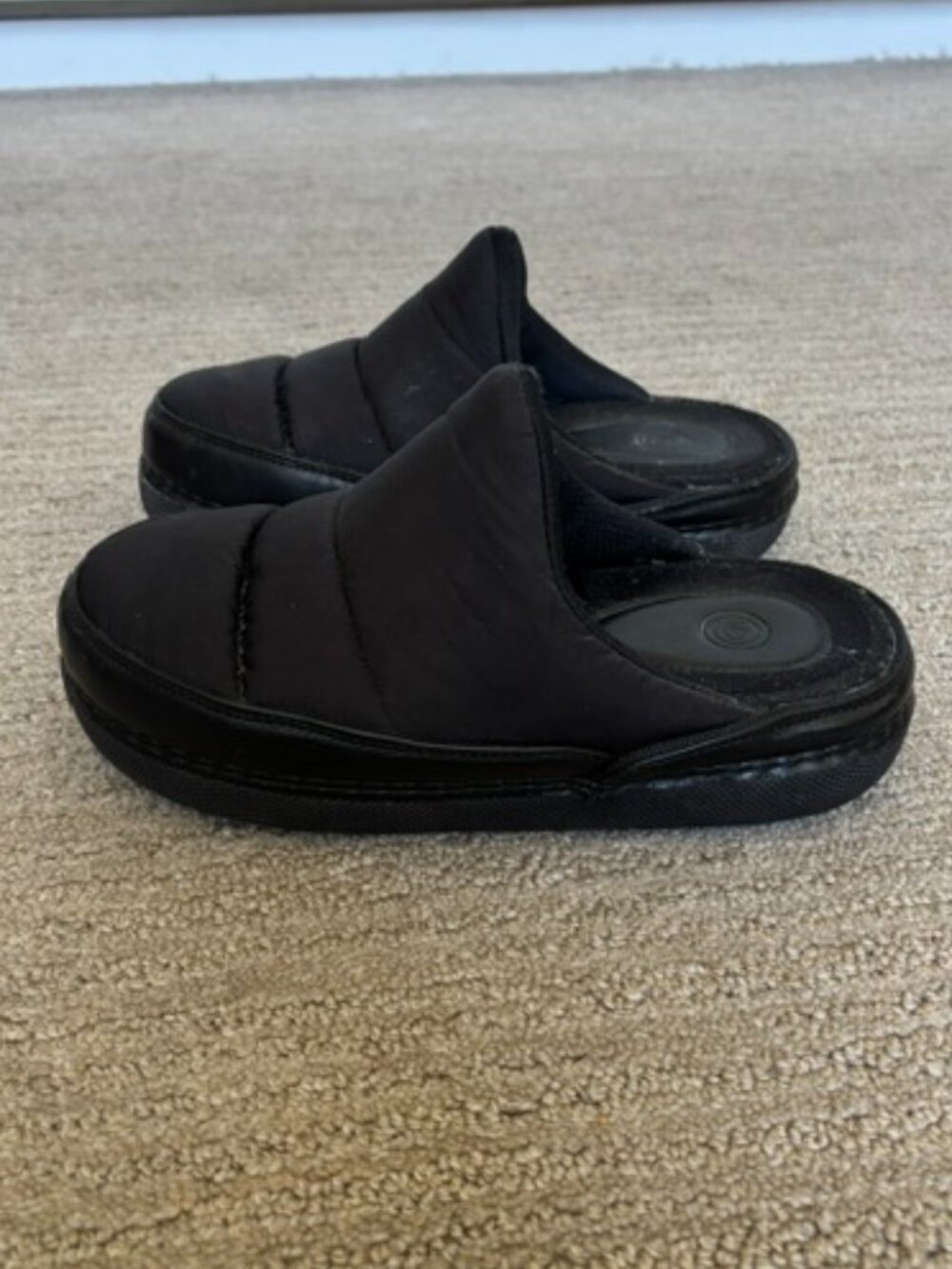 Urban Outfitters Lily Puffer Women's Slippers in Great Condition
